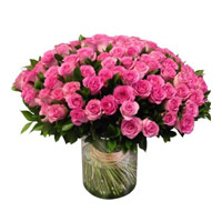 Bhaidooj Flowers to Mumbai. Pink Roses in Vase 100 Flowers to Mumbai Online