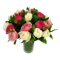 Place Order for Pink White Roses in Vase 24 Flowers to Mumbai Online