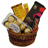 New Year Gifts in Mumbai that include Ferrero Rocher, Bournville, Mars, Temptation, Toblerone Chocolate Basket