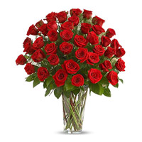 Gift Pack of Red Roses in Vase 75 Flowers in Mumbai on Rakhi