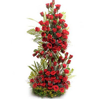 Online Bhaidooj Flowers Delivery in Mumbai consist of Red Roses Tall Arrangement 100 Flowers