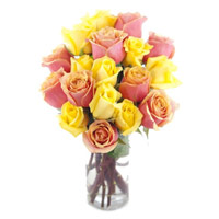 Send Yellow Pink Roses Vase 15 Flowers in Mumbai Online with Rakhi