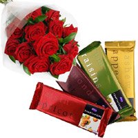 Online Gift of 4 Cadbury Temptation Bars with 12 Red Roses Bunch and Flowers to Mumbai